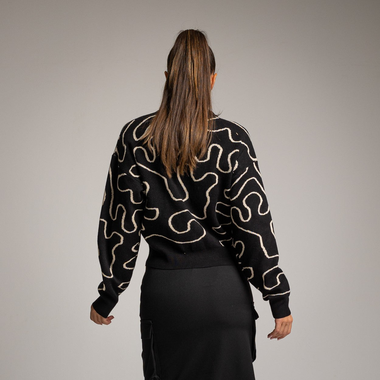 marigiou abstract pattern knit sweater black back view