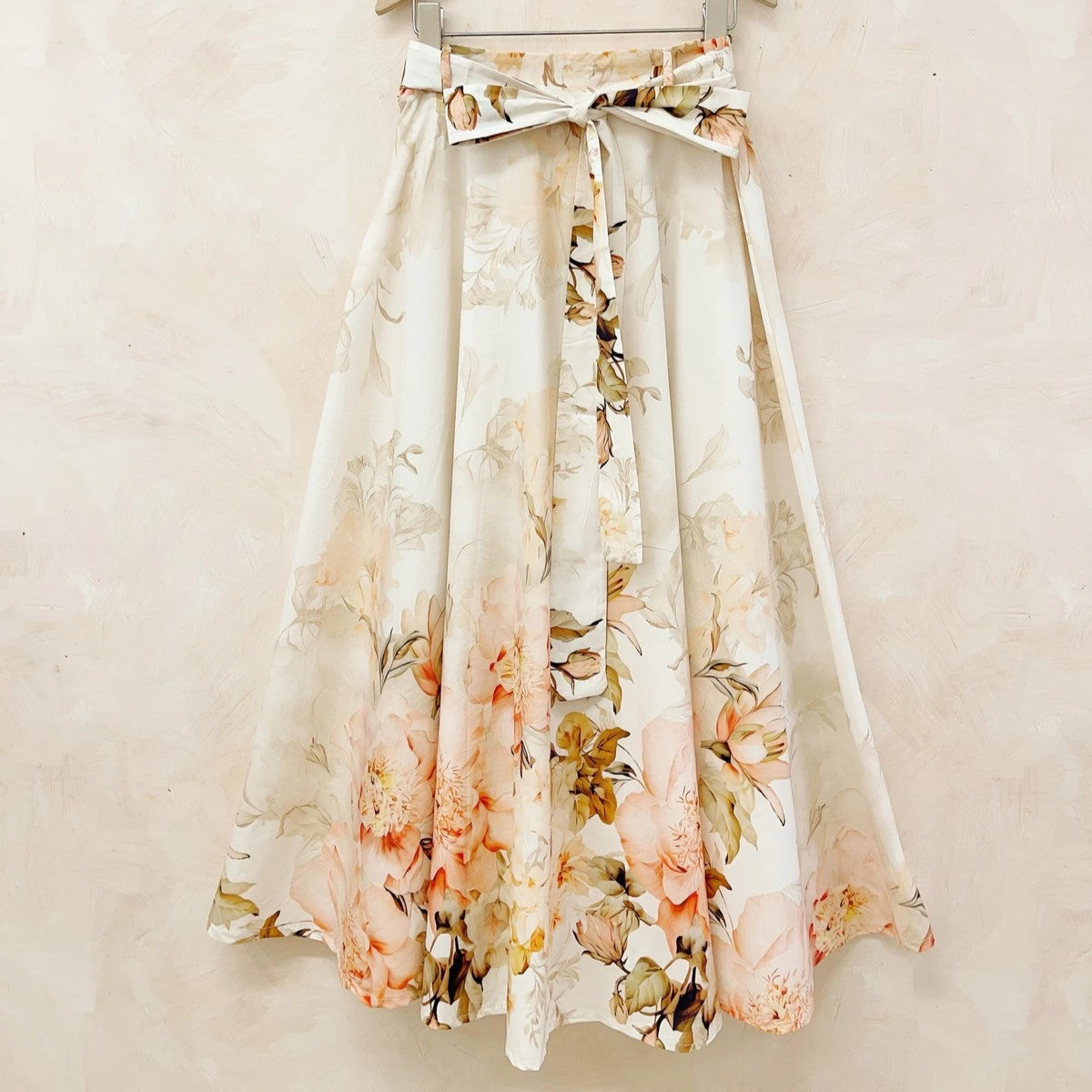 Floral midi skirt with watercolor print, A-line silhouette and self-tie waist belt.