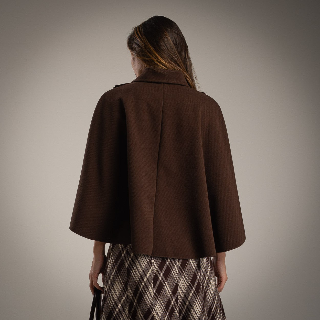 MARIΓIOÚ chocolate cape made in Italy – back view with flowing silhouette