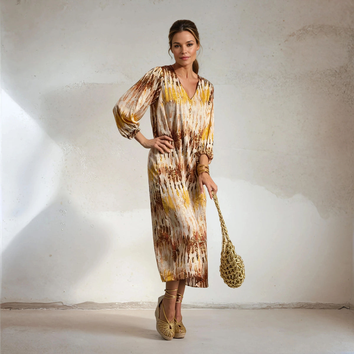 Oversized kaftan dress with autumn print front view – MARIΓIOÚ
