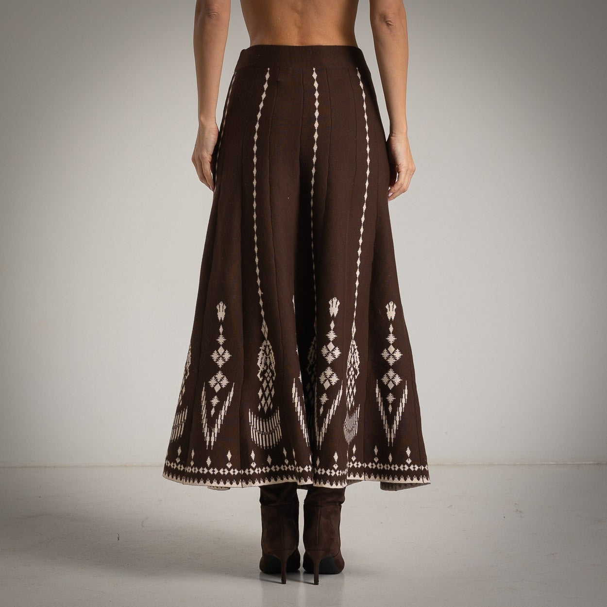 Brown knit midi skirt with decorative pattern – back view