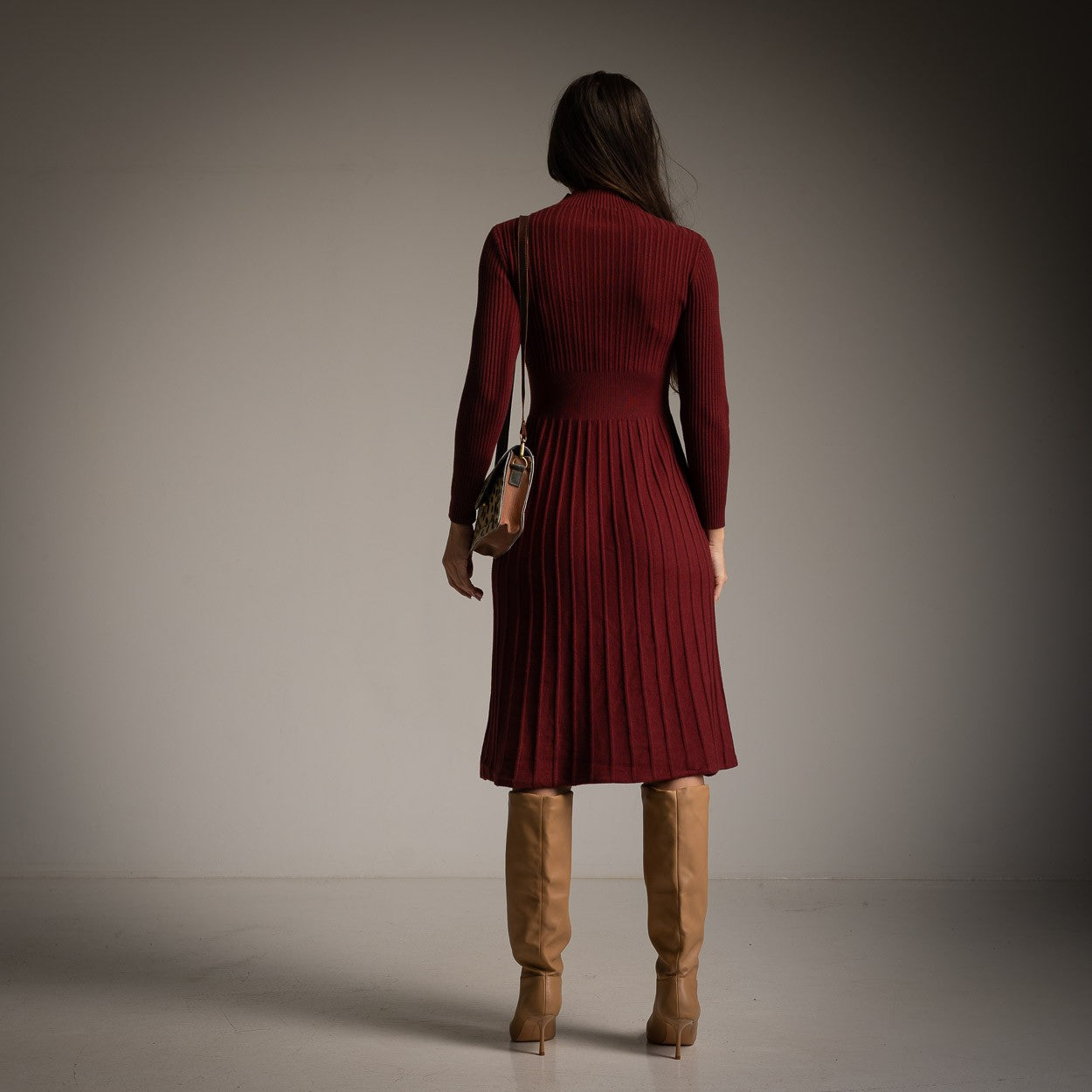Bordeaux ribbed knit dress by MARIΓIOÚ, back view