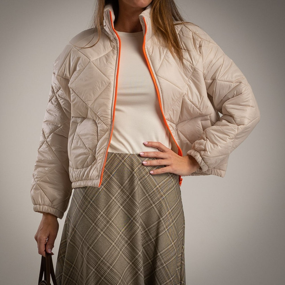 Beige padded jacket with fluorescent zipper – front view