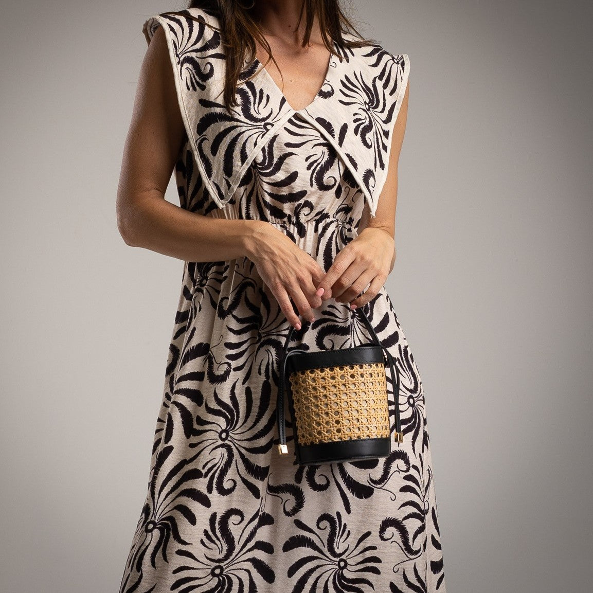 MARIΓIOÚ black patterned midi dress lightweight fabric detail