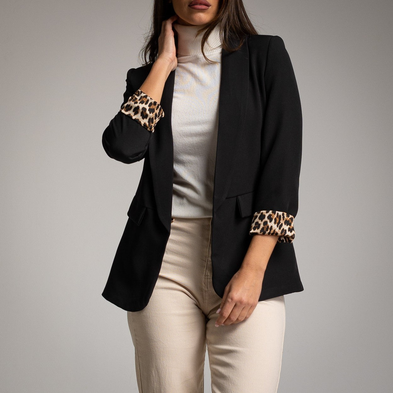 marigiou blazer leopard cuff detail front close up