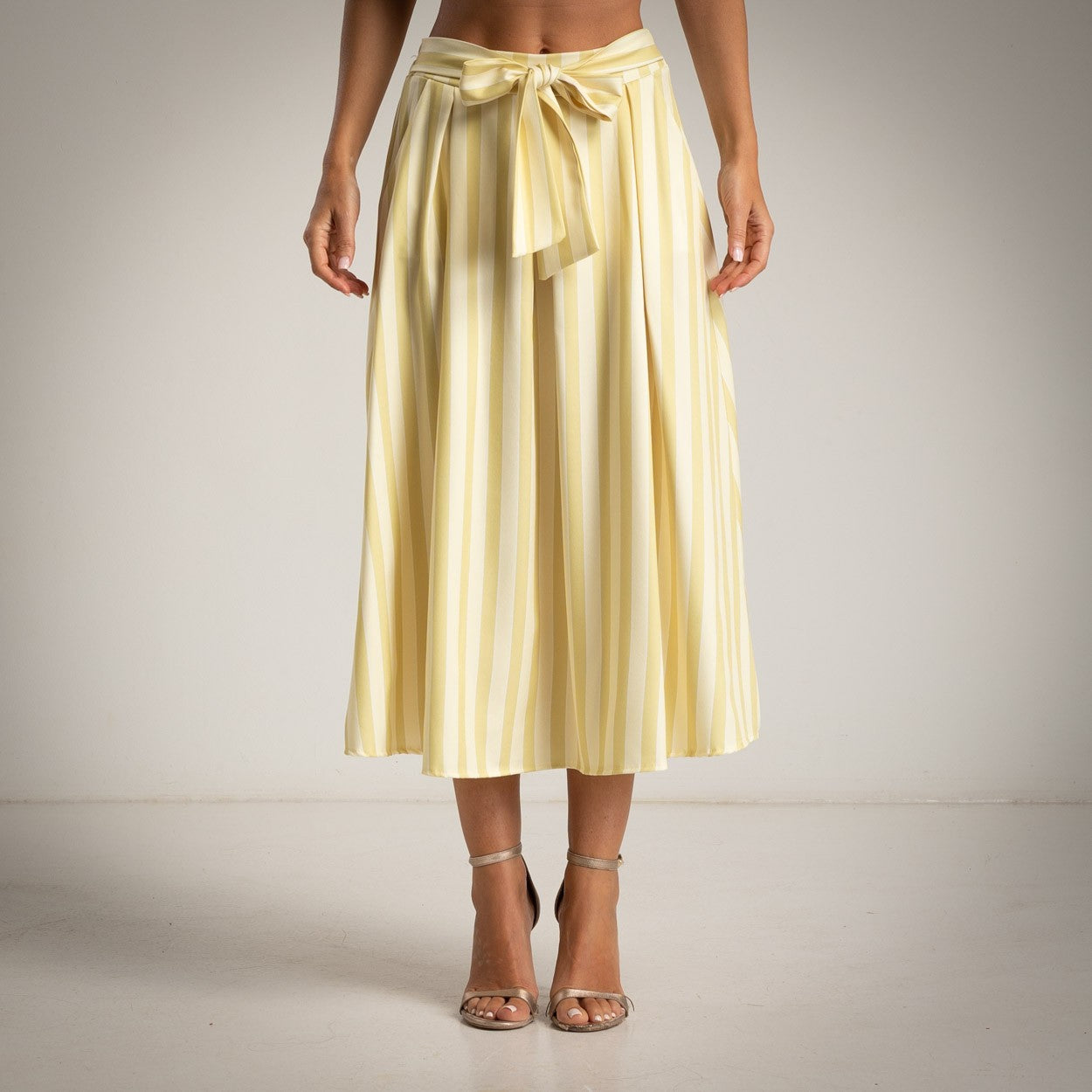 Butter yellow striped midi skirt with belt front view feminine look MARIΓIOÚ