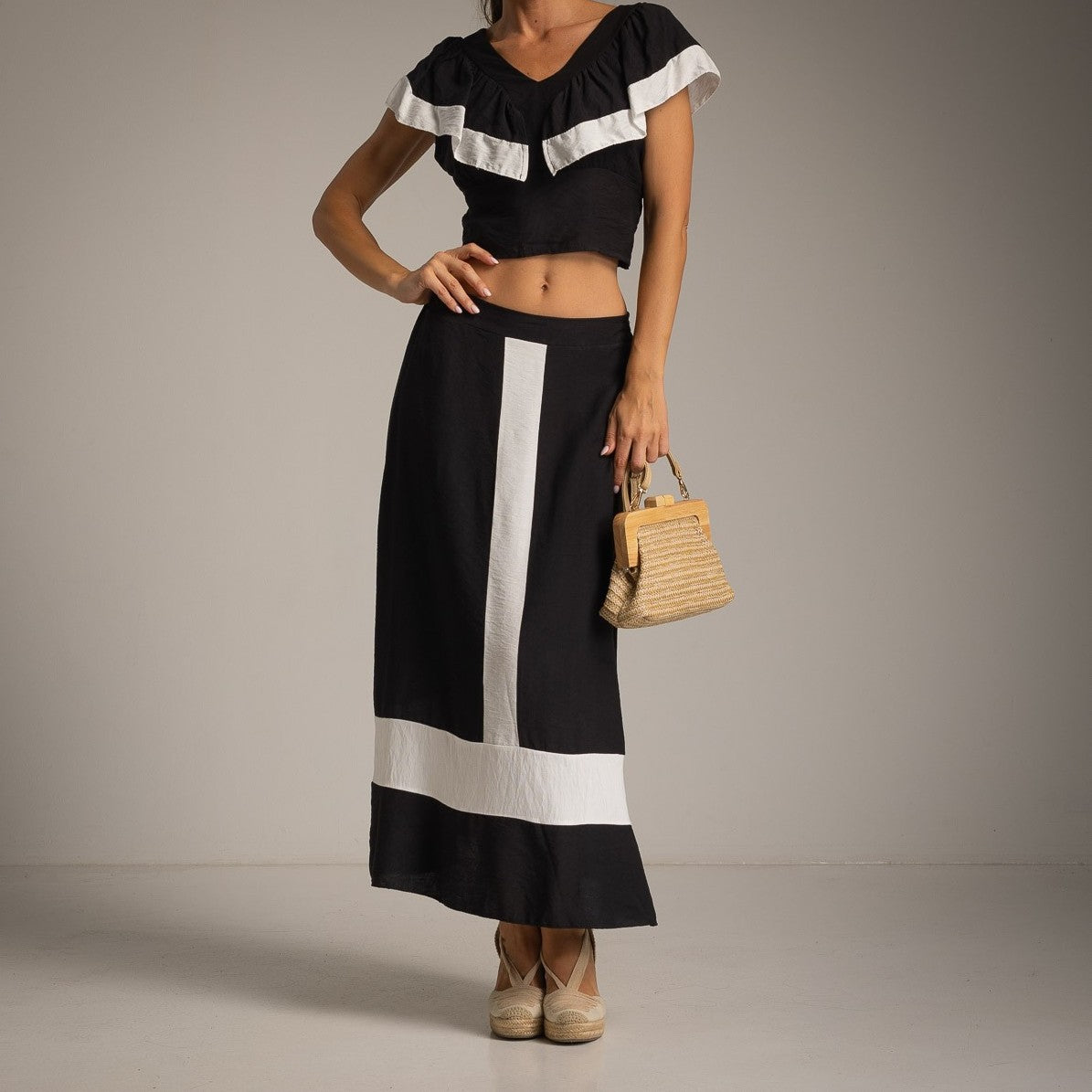 MARIΓIOÚ classic black elegant summer set detail with contrast trim and woven handbag