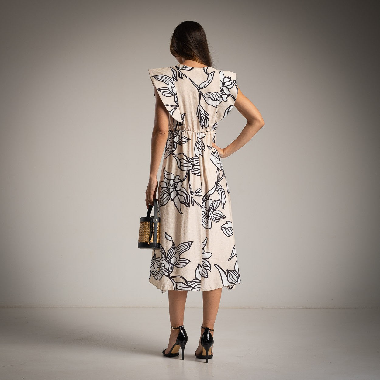 MARIΓIOÚ creme floral midi dress elegant summer outfit back view