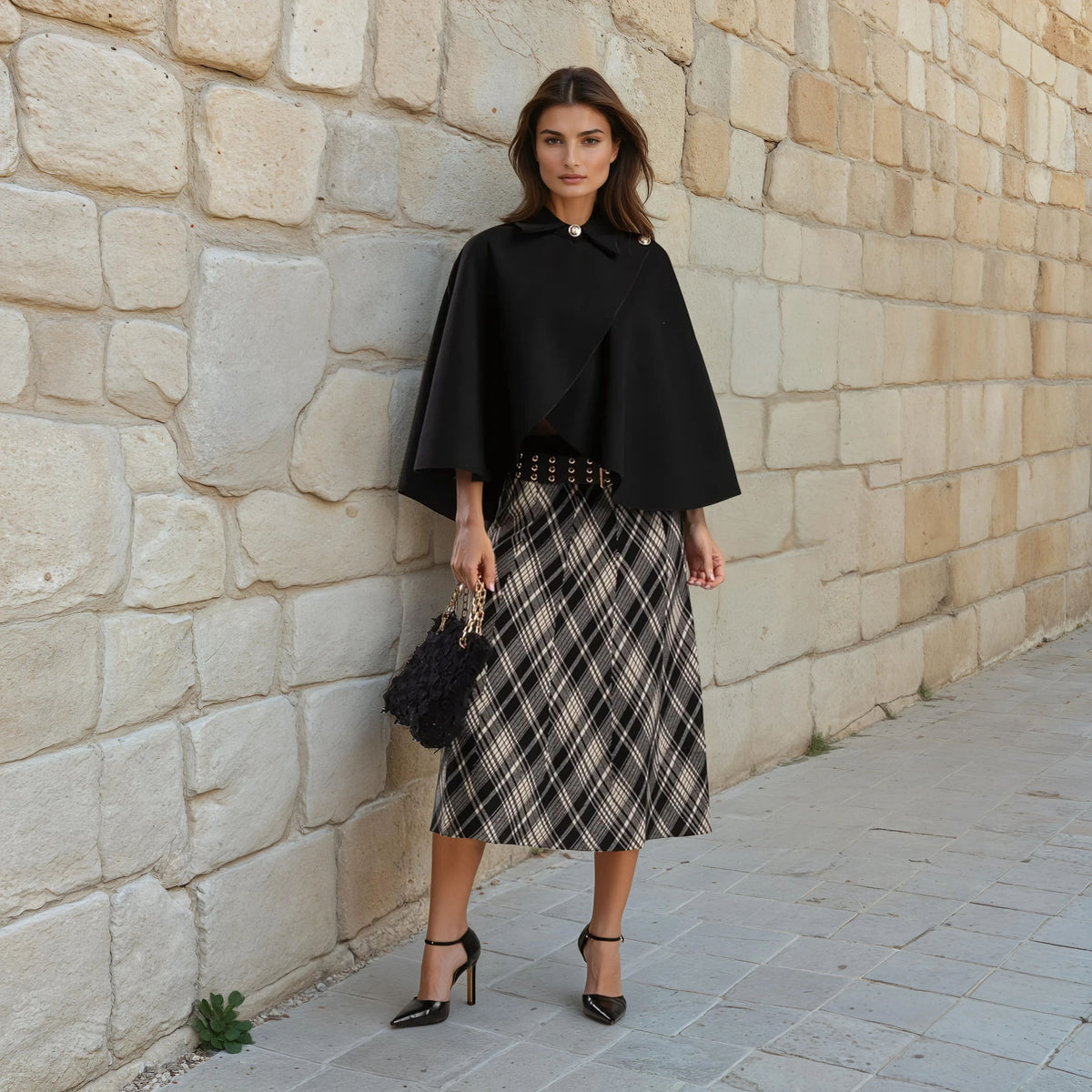 MARIΓIOÚ cape outfit – black cape with plaid skirt street style look