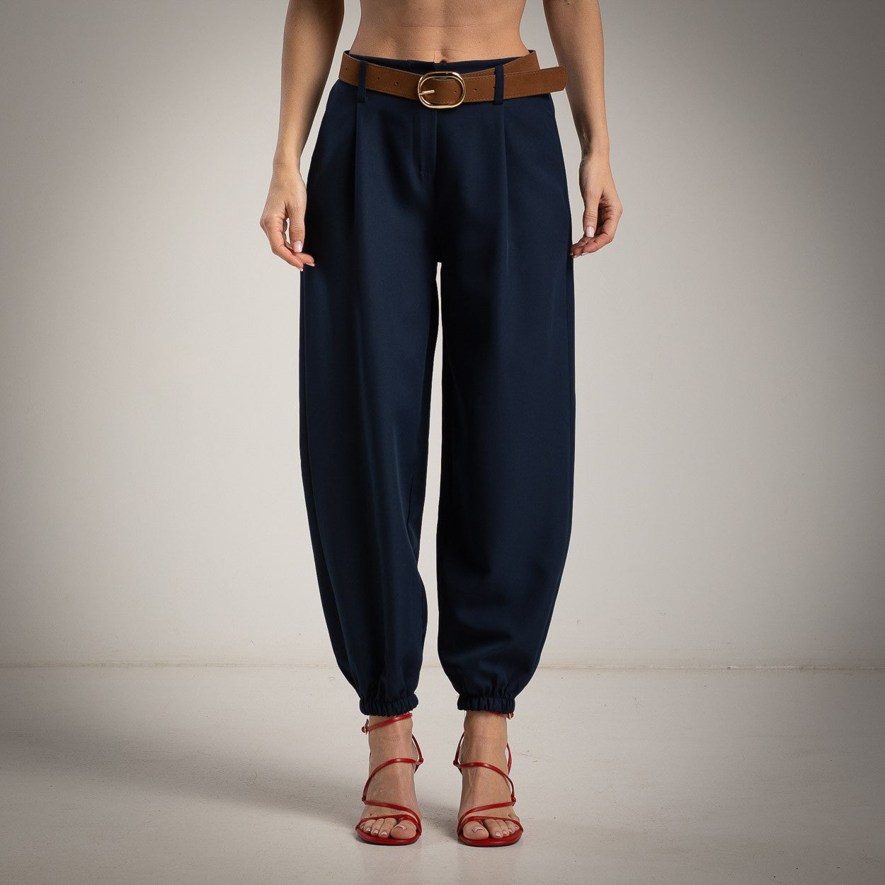 MARIΓIOÚ midnight blue relaxed fit Italian pants front view