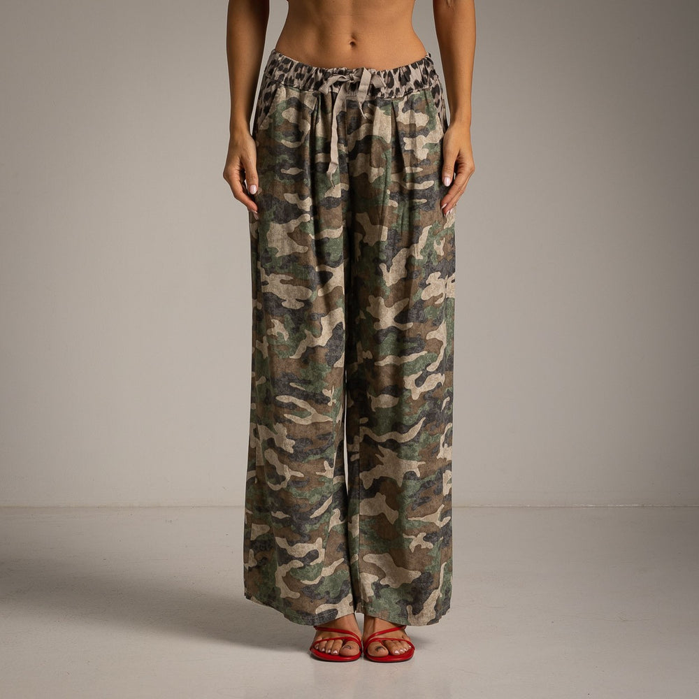 Mila camouflage wide-leg pants with elastic waistband and drawstring