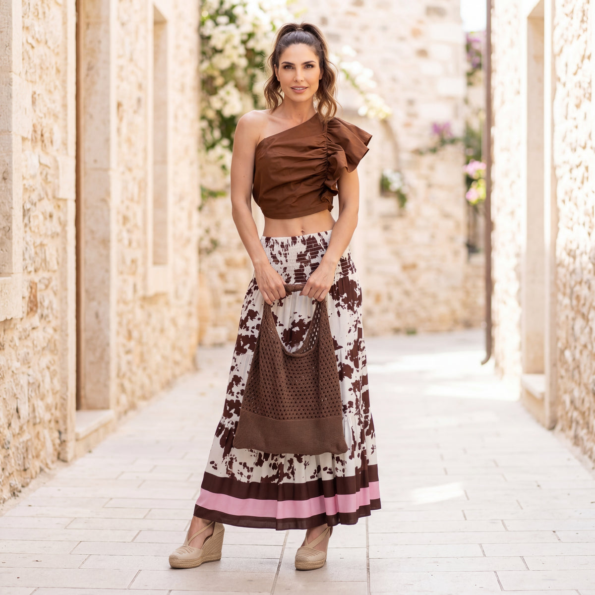 MARIΓIOÚ brown one shoulder ruffled crop top summer outfit