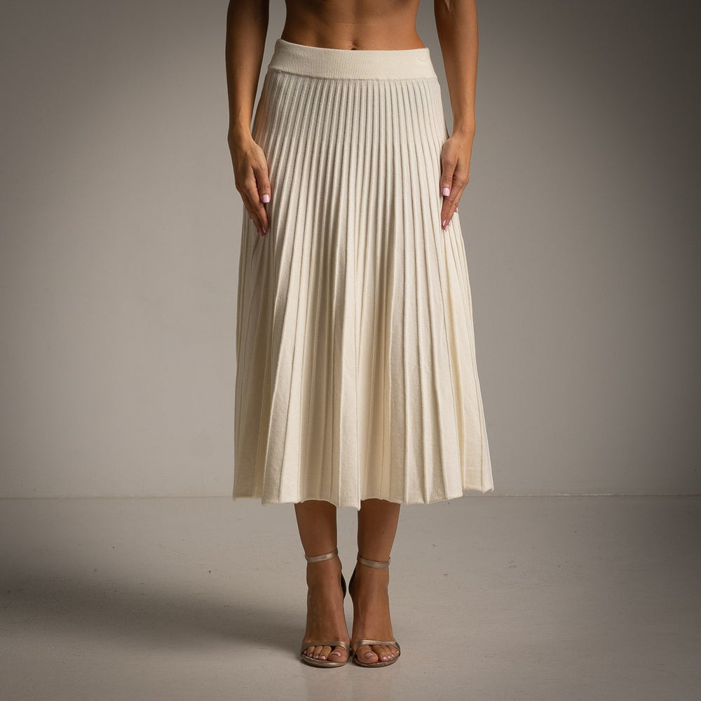 MARIΓIOÚ pleated knit midi skirt – front studio view