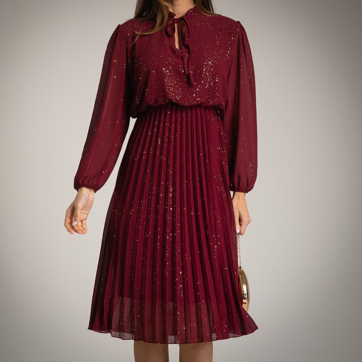 Burgundy pleated midi dress with glitter by MARIΓIOÚ, front view