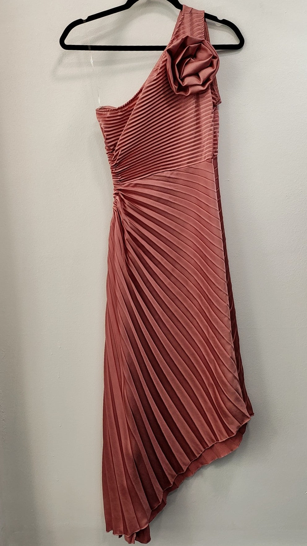 MARIΓIOÚ pleated one-shoulder midi dress in Dusty Rosewood