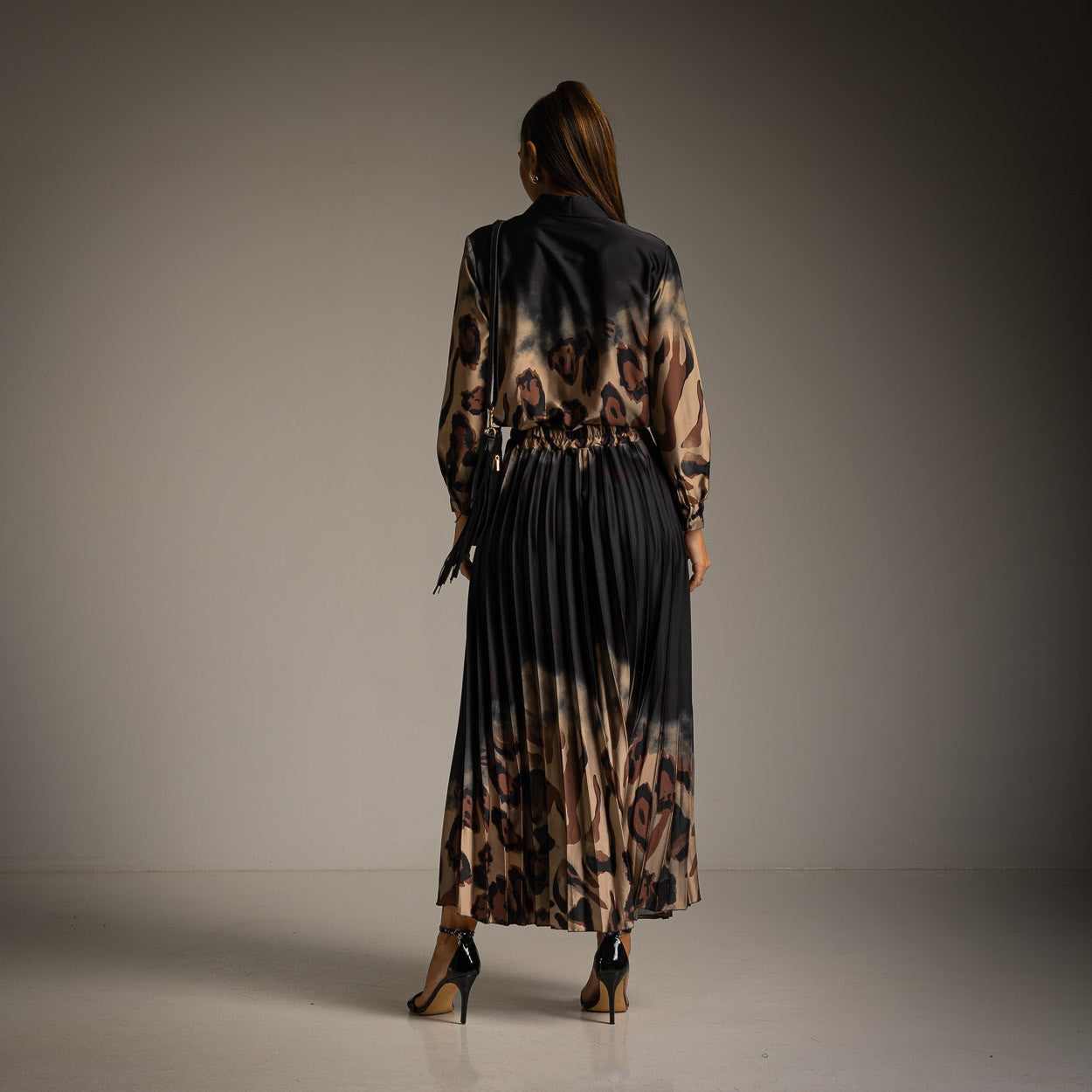 marigiou printed satin set black back view