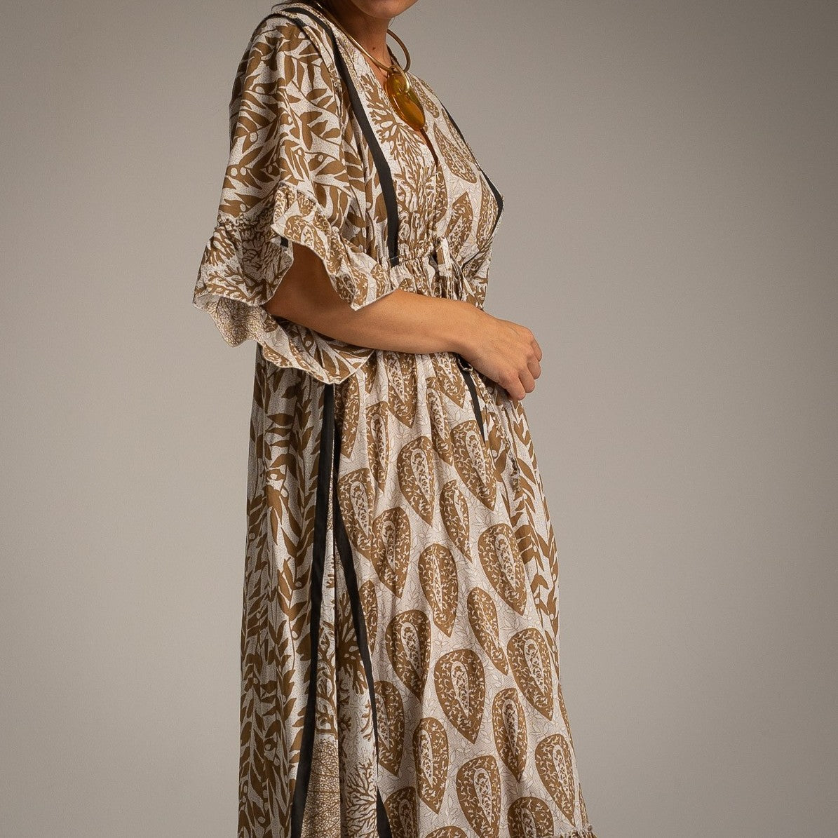 MARIΓIOÚ lightweight cotton summer dress detail with paisley print and elastic waist