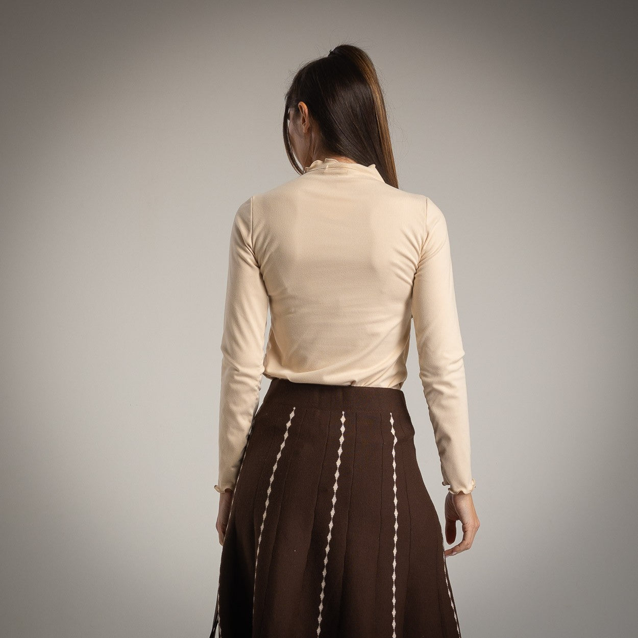 Beige basic longsleeve top – back view