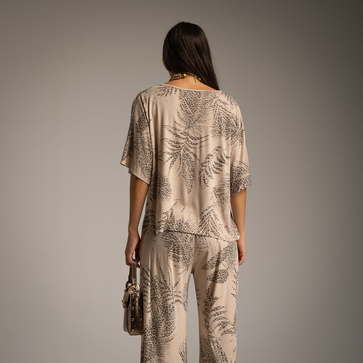 MARIΓIOÚ soft sand beige comfortable two-piece set back view