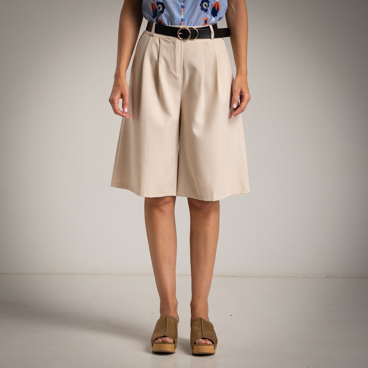 soft sand bermuda shorts front view high waist tailored fit MARIΓIOÚ