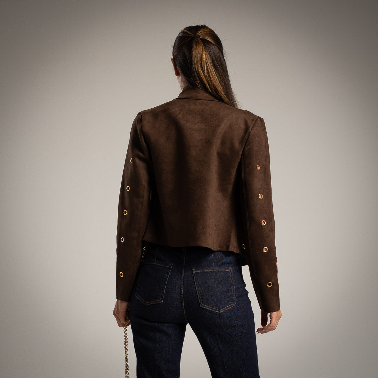 MARIΓIOÚ suede jacket chocolate brown back view – Autumn fashion 2025