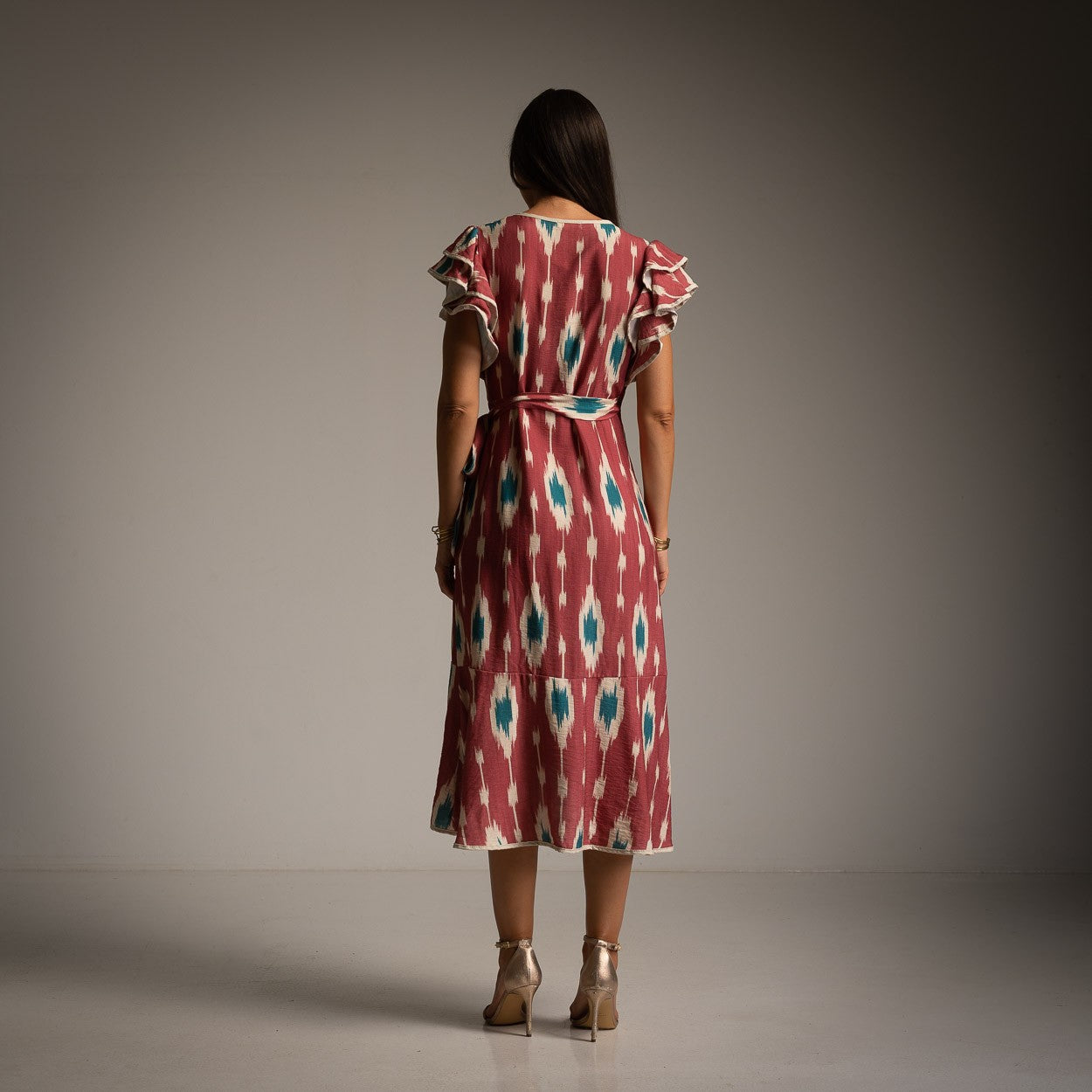 MARIΓIOÚ red ikat print summer midi dress back view with belt and flowy silhouette