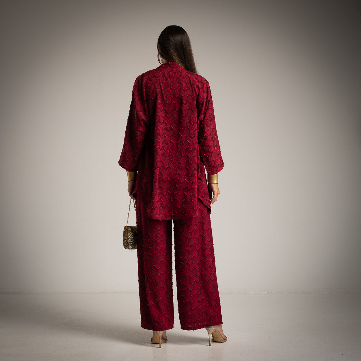 MARIΓIOÚ two-piece set Granate red back view – Autumn fashion 2025