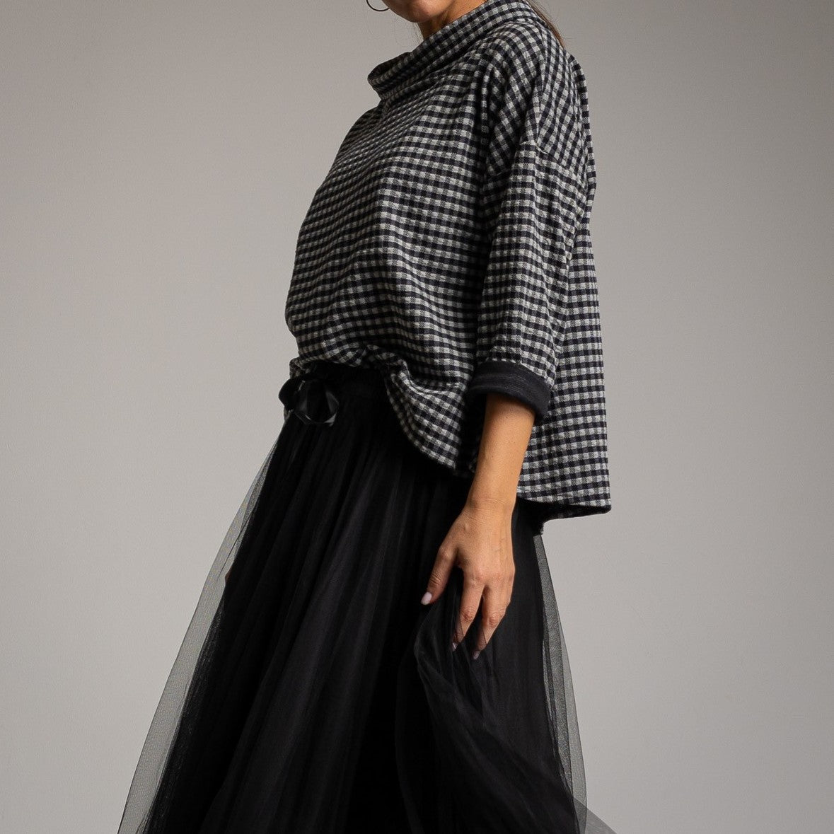 marigiou-vichy-check-sweater-closeup