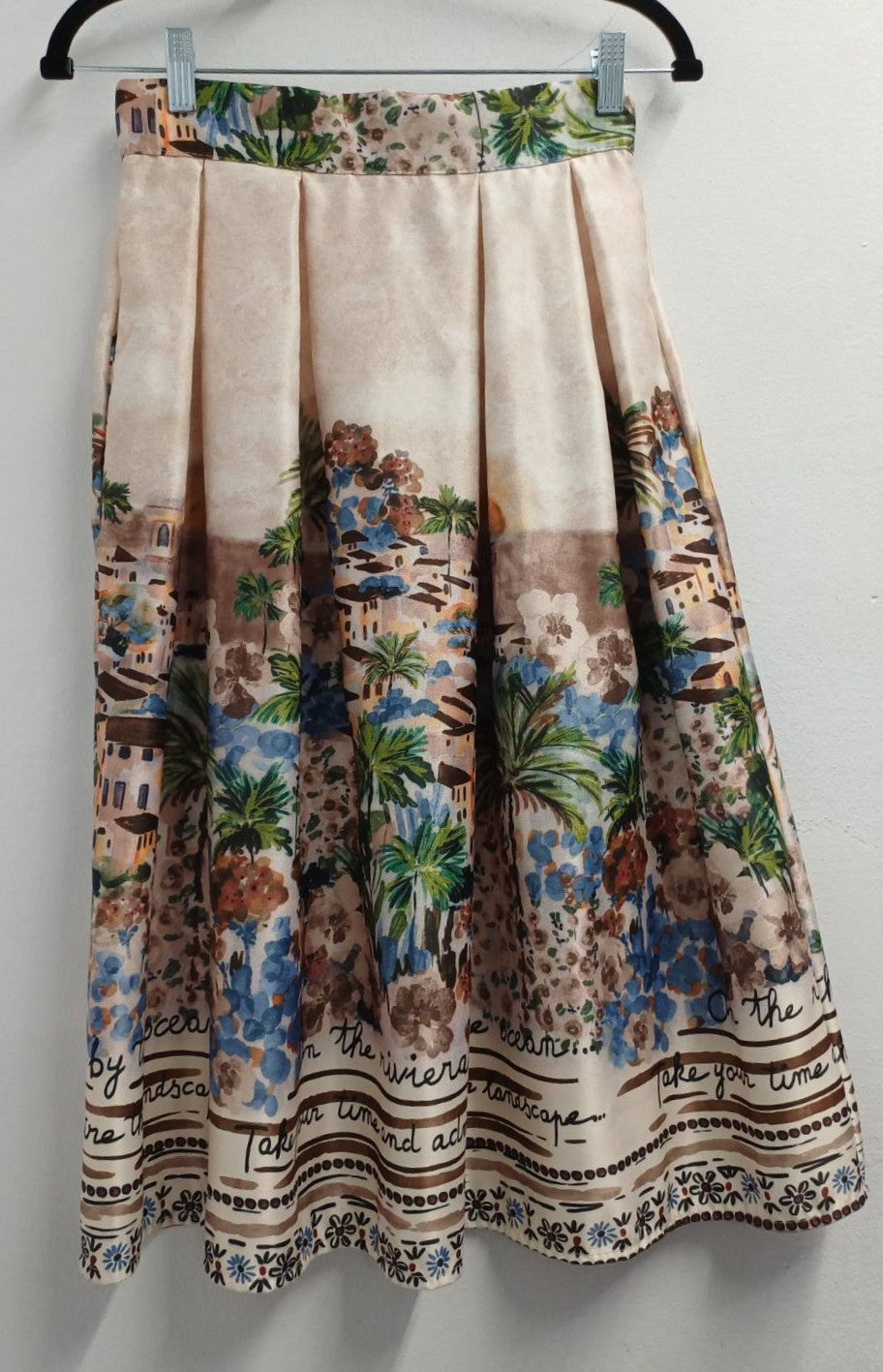 MARIΓIOÚ beige mediterranean island print midi skirt front pleated silhouette