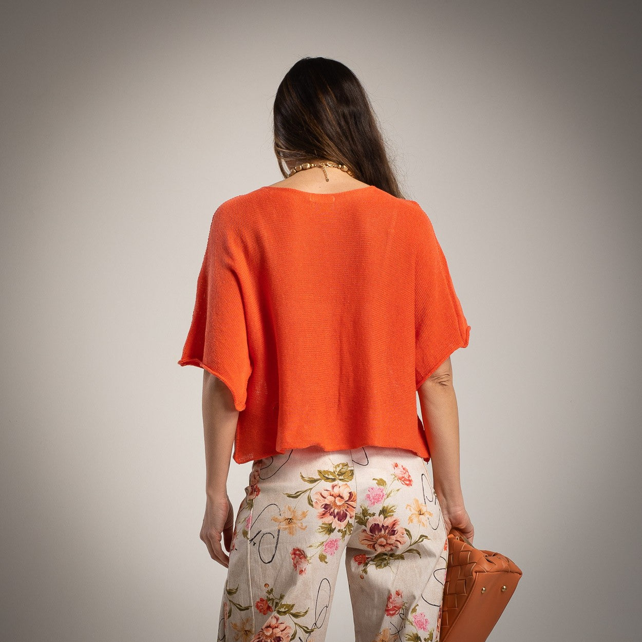 lightweight knit t shirt orange back view relaxed fit marigiou