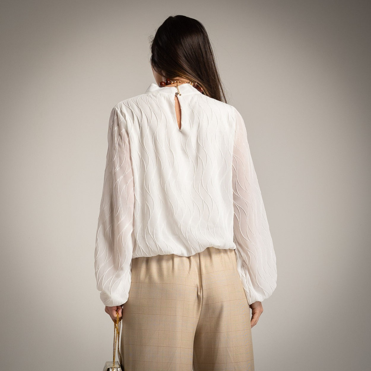 Back view of white textured wave blouse made in Italy – MARIΓIOÚ