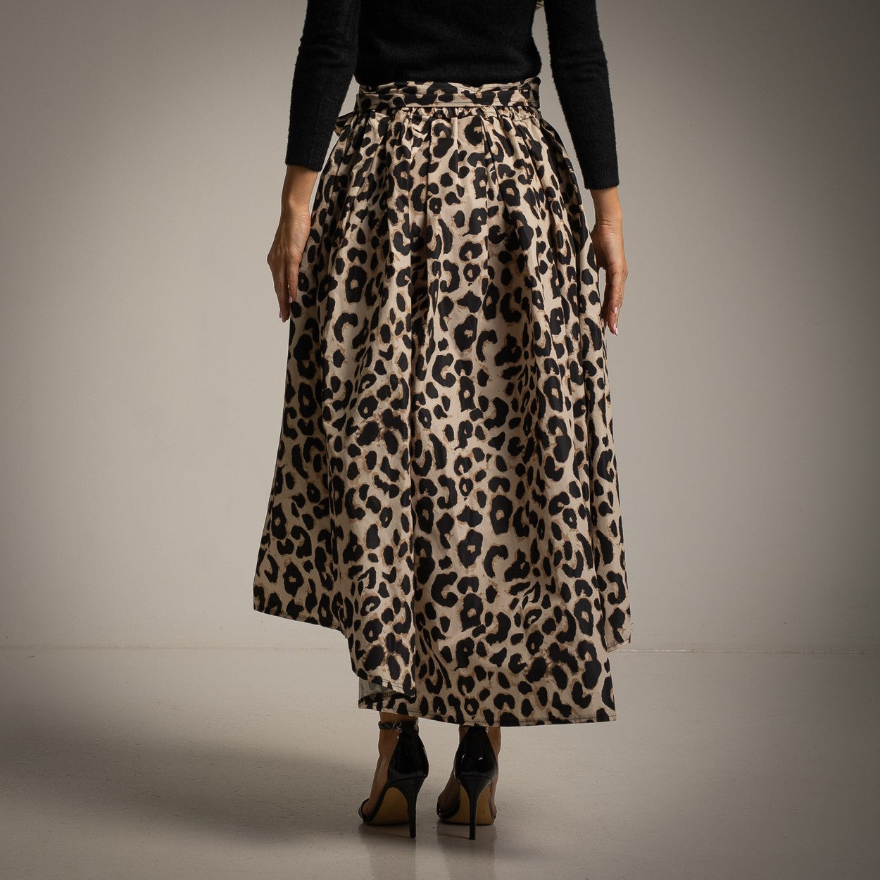 Volume skirt with leopard print and sculpted silhouette – back view