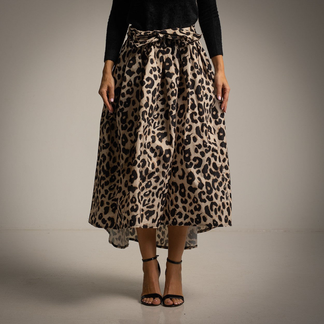 Volume skirt with leopard print and structured fabric – front view